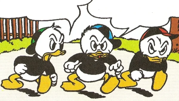 Trois personnages de canards animés, Riri, Fifi et Loulou, marchant côte à côte en colère dans une cour, avec une bulle indiquant qu'ils crient. L'un porte un chapeau bleu,