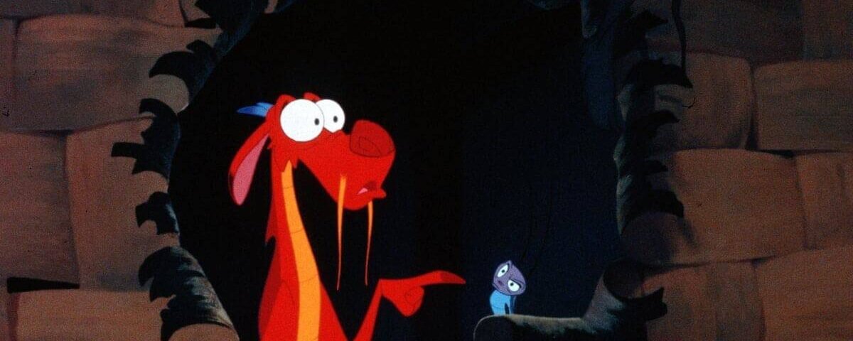 Une image de dessin animé mettant en vedette un personnage rouge et mince ressemblant à un chien avec de grands yeux se tenant à côté d'une petite créature violette dans un décor sombre et caverneux avec des personnages secondaires.