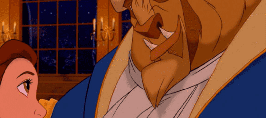 Belle et la bête partagent un moment romantique pendant le dîner, la bête regardant Belle affectueusement dans une pièce éclairée aux bougies, représentée dans un style animé vibrant.