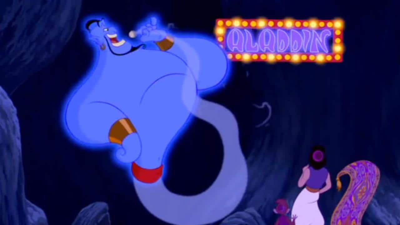 Le génie d'Aladdin de Disney apparaît grand et bleu, parlant joyeusement à Aladdin dans une grotte sombre, avec le logo du film brillant en haut au centre.