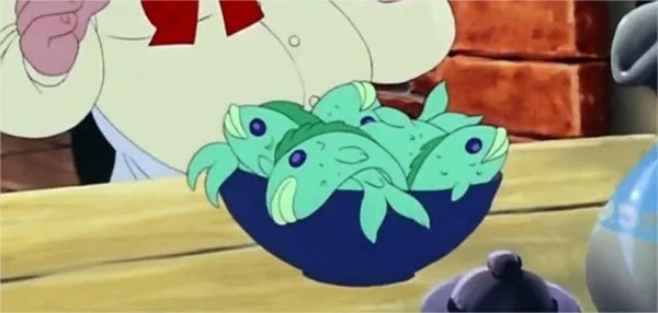 Un bol rempli de créatures vertes en forme de feuille avec des yeux, sur une table en bois dans une scène de film d'animation Disney, affichant un environnement fantaisiste et vibrant.