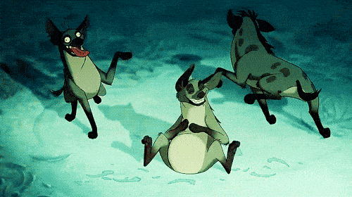 Image animée de trois hyènes du Roi Lion dansant joyeusement dans un environnement désertique la nuit sous un ciel teinté de bleu.