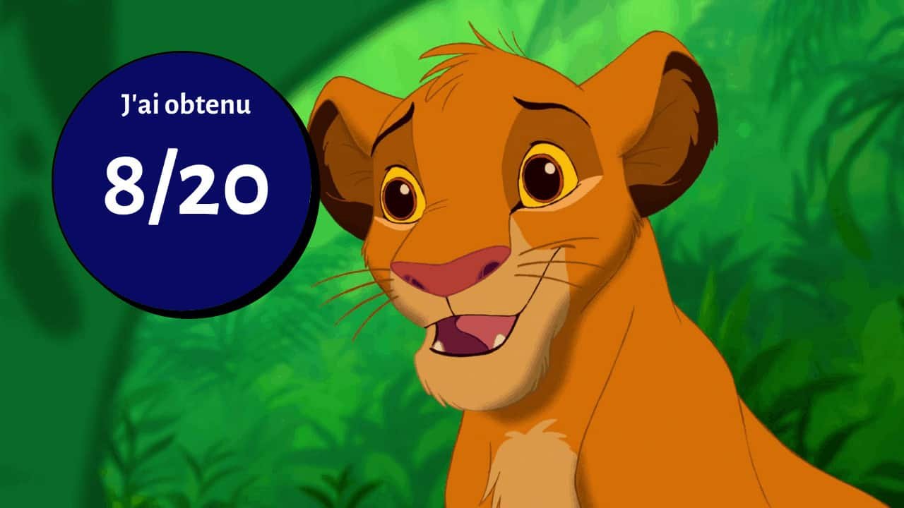 Un jeune lion animé, ressemblant à un personnage de Disney, semble surpris à côté d'un cercle bleu affichant « j'ai obtenu 8/20 » sur fond vert jungle.
