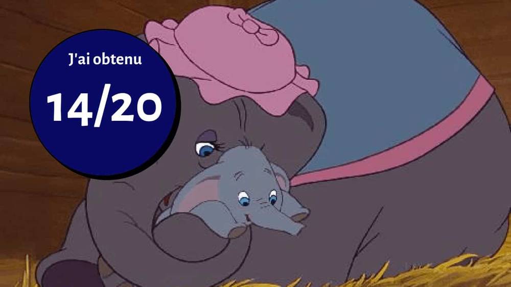 Une scène du film d'animation Disney Dumbo montrant un bébé éléphant niché sous l'étreinte protectrice d'un éléphant adulte, avec une bulle de texte montrant "j'ai obtenu 14/20" superim