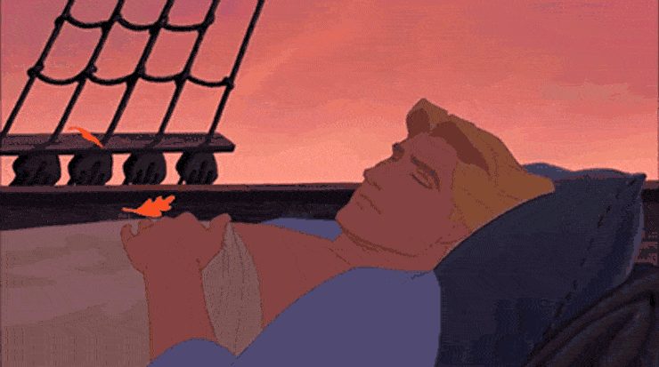 Image animée d'un homme aux cheveux blonds allongé en train de lire un livre sur l'histoire du film Disney Pocahontas sur un voilier au coucher du soleil, avec des nuances de rose et d'orange dans le ciel et le