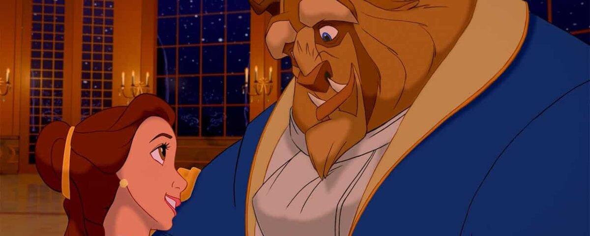 Belle et la bête partagent un moment en dansant dans la grande salle de bal, avec de grandes fenêtres et une nuit étoilée visible en arrière-plan, sous la direction artistique de Glen Keane.