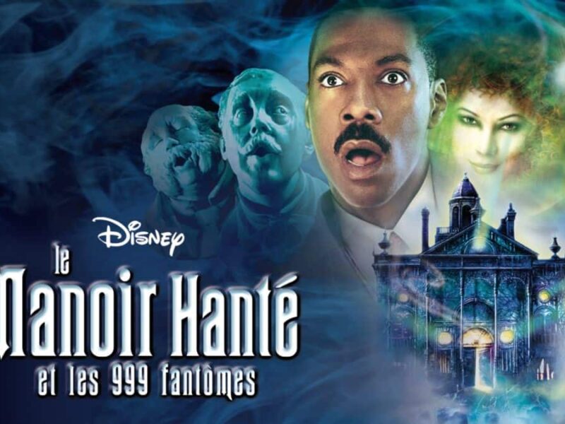 Image promotionnelle du film "Phantom Manor", montrant le visage choqué d'un homme entouré d'images fantomatiques et d'un manoir effrayant, avec le titre en français.