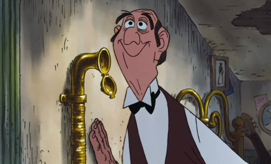 Un personnage français animé avec un grand nez et un sourire, vêtu d'une chemise blanche et d'un gilet noir, se tient à côté d'un périscope doré dans une pièce faiblement éclairée.