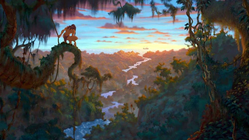 Simba et Mufasa du « Roi Lion » se tiennent sur une branche surplombant une vaste jungle luxuriante sous un ciel de lever de soleil coloré, rappelant le domaine de Tarzan.