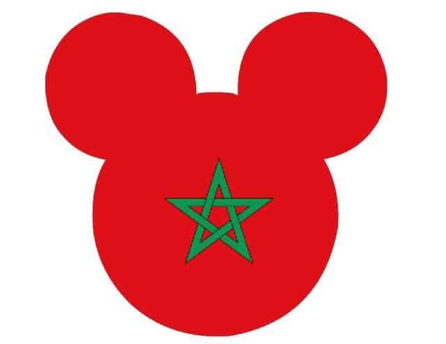 L'image présente un graphique de la silhouette emblématique de la tête de Mickey Mouse de couleur rouge avec une étoile verte au centre, ressemblant au drapeau du Maroc.