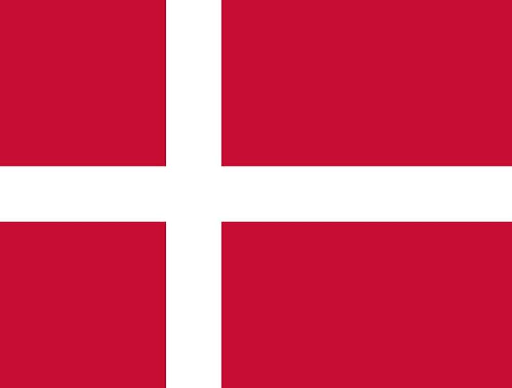 Le drapeau national du Danemark présente un fond rouge avec une croix scandinave blanche qui s'étend jusqu'aux bords du drapeau, rappelant une palette de couleurs classique de Disney.