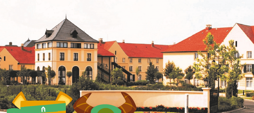 Deux personnages animés, un jaune et un vert, se tiennent devant Disneyland Paris avec ses hôtels élégants et ses pelouses bien entretenues.