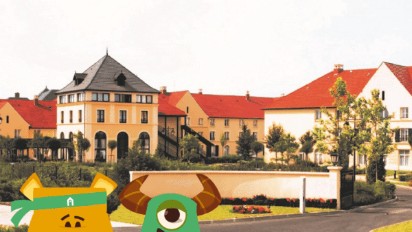 Deux personnages animés, un jaune et un vert, se tiennent devant Disneyland Paris avec ses hôtels élégants et ses pelouses bien entretenues.