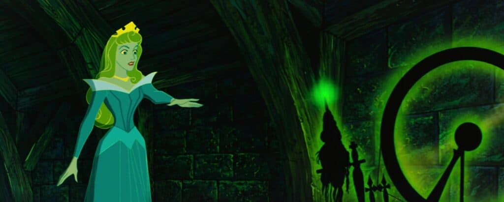 Image animée tirée du conte de fées « La Belle au bois dormant », mettant en vedette la princesse Aurore vêtue d'une robe bleue et d'une couronne dorée, debout dans une pièce sombre et ombragée avec un rouet vert brillant en arrière-plan.