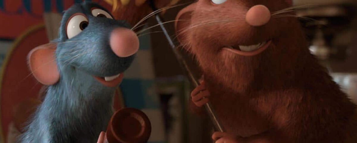 Deux rats animés, un bleu et un brun, se tiennent dans une cuisine en train de préparer un plat de légumes. Le rat bleu tient une cuillère en bois et lève les yeux vers le rat brun, qui tient un pot de