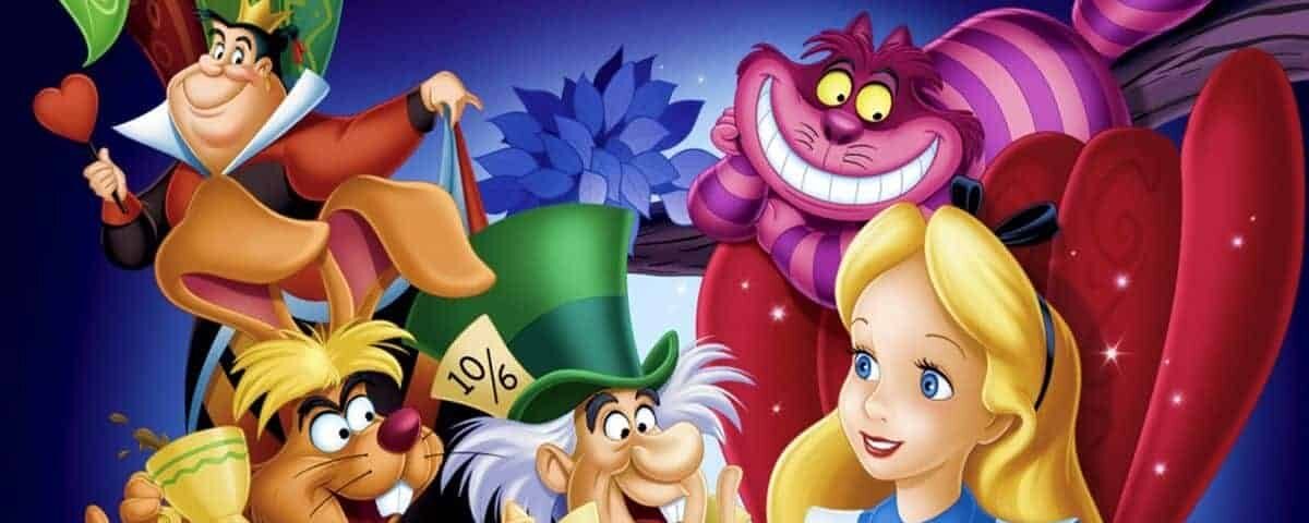 Illustration colorée de "Alice au Pays des Merveilles" mettant en vedette Alice et des personnages comme le Chapelier Fou, le Chat de Cheshire, le Lièvre de Mars et le Loir, réunis joyeusement avec te