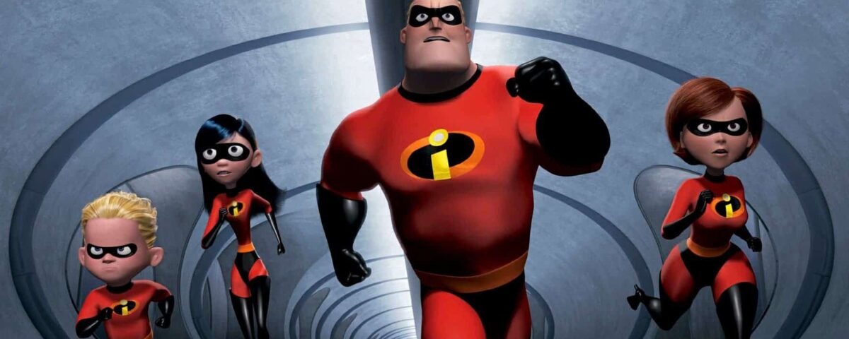La famille Les Indestructibles, vêtue de tenues rouges de super-héros, se tient en toute confiance dans un tunnel métallique, prête à l'action. M. Incroyable mène, avec Elastigirl, Violet, Dash et
