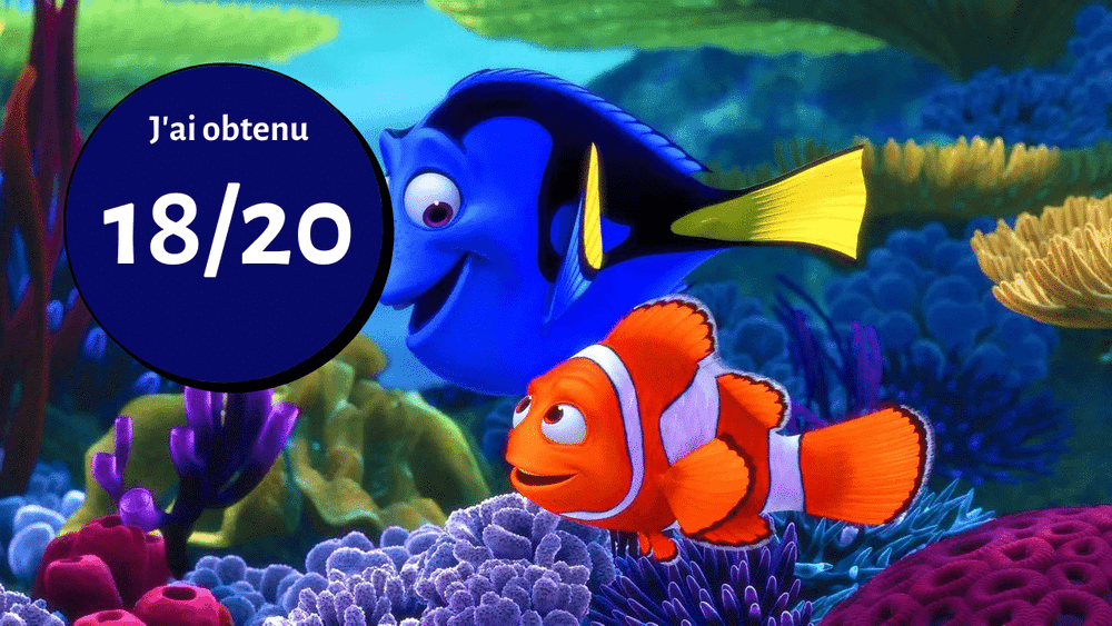 Dory et Nemo, personnages de poissons animés du Monde de Nemo, nagent près des récifs coralliens colorés avec une note de 18/20 affichée dans un cercle bleu superposé.