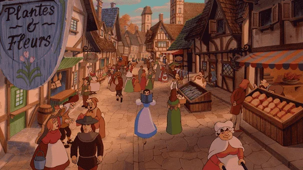 Une scène de village médiéval animée en Alsace avec des citadins animés faisant leurs courses le long d'une rue bordée d'étals de marché vendant des fruits et des fleurs, avec des bâtiments pittoresques à colombages.