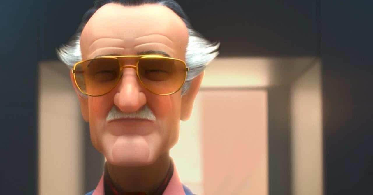 Image en gros plan d'un personnage animé âgé aux cheveux blancs, au nez large et portant de grandes lunettes teintées jaunes du film d'animation Disney *Les Nouveaux Héros