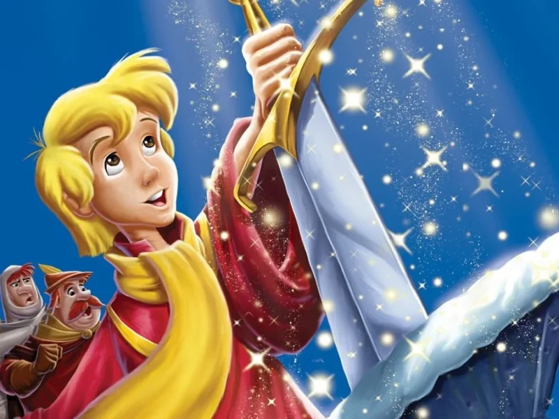 Illustration d'un jeune personnage animé tirant une épée d'une pierre avec un éclat magique, sous les yeux vigilants de Merlin et de plusieurs spectateurs excités sur fond bleu.