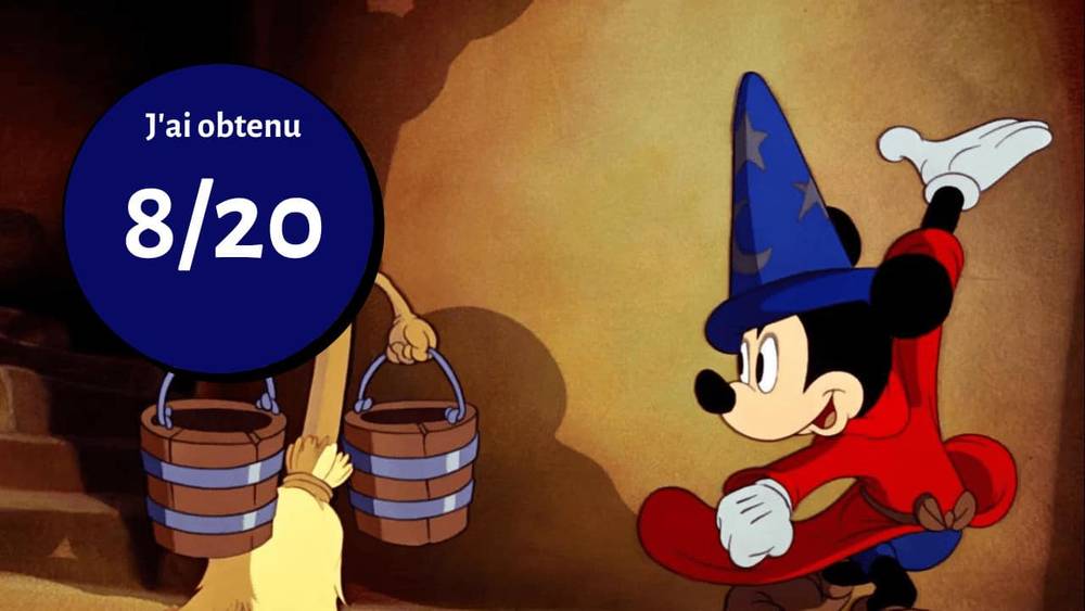 Mickey Mouse dans "Fantasia" en apprenti sorcier, parlant au balai enchanté, avec une bulle de texte affichant "j'ai obtenu 8/20.