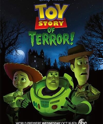 Affiche promotionnelle pour "angoisse au motel", mettant en vedette les personnages Jessie, Buzz l'Éclair et Woody avec un château étrange et une pleine lune en arrière-plan, soulignant la date de première de l'émission spéciale.