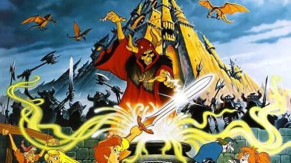 Affiche du film Disney "Le Chaudron Noir", se déroulant à Prydain, mettant en vedette des personnages autour d'un grand chaudron avec un château sombre et des chauves-souris en arrière-plan, sous un ciel orageux.