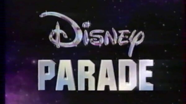 Le logo de « Disney Parade » présente un script « Disney » stylisé avec un fond d'étoiles scintillantes, évoquant un ciel nocturne, soulignant le thème magique du spectacle.