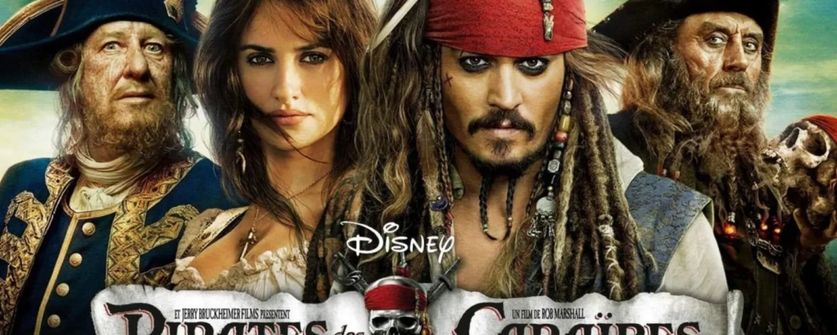 Affiche promotionnelle du film "Pirates des Caraïbes : On Stranger Tides" mettant en vedette les personnages Capitaine Jack Sparrow, Angelica et Barbe Noire, avec des expressions dramatiques et des tenues de pirate