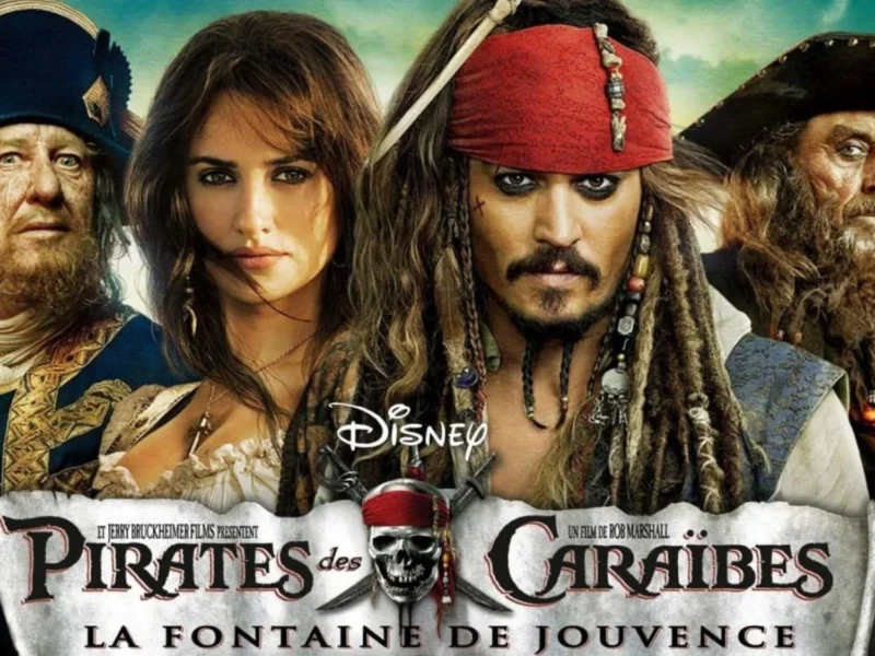 Affiche promotionnelle du film "Pirates des Caraïbes : On Stranger Tides" mettant en vedette les personnages Capitaine Jack Sparrow, Angelica et Barbe Noire, avec des expressions dramatiques et des tenues de pirate