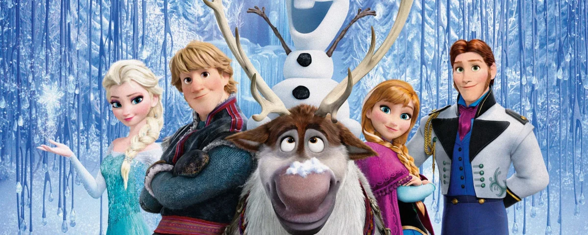 Personnages du film d'animation "Reine des Neiges", dont Elsa, Anna, Olaf le bonhomme de neige, Kristoff et Sven le renne, debout ensemble dans un paysage enneigé et enchanté.