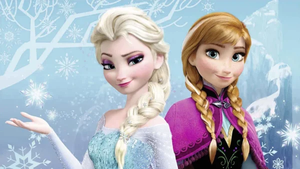 Image animée d'Elsa et Anna de "Reine des Neiges", avec Elsa montrant ses pouvoirs glacés et Anna souriant chaleureusement, sur un fond de forêt glacial et magique.
