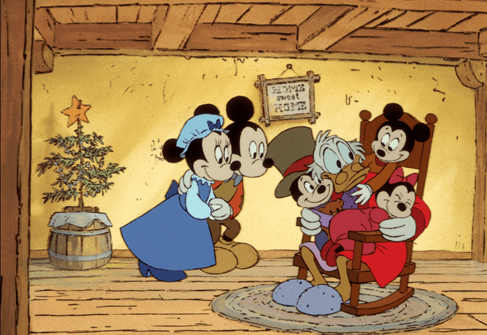 Une scène animée mettant en scène Mickey Mouse, Minnie Mouse et leurs amis profitant d'un moment festif dans une pièce cosy avec un petit sapin de Noël.