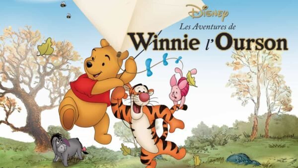 Illustration de Winnie l'ourson, Tigrou, Porcinet et Bourriquet sous un grand drap blanc qui ressemble à un parachute, dans une scène extérieure colorée avec des arbres et des papillons.