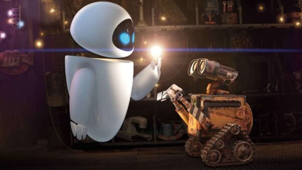 Eve et Wall E, deux robots du « Wall-E » de Pixar, dans une pièce faiblement éclairée remplie d'étagères remplies d'objets. Eve tient une ampoule allumée en direction du Wall E, qui regarde