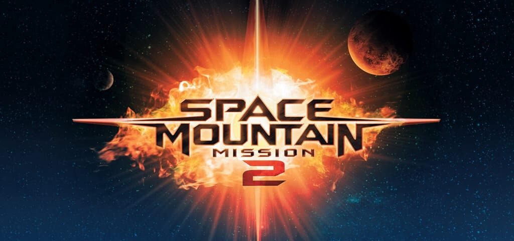 Une affiche vibrante pour « Space Mountain Mission 2 » avec un fond cosmique explosif mettant en vedette des étoiles, des planètes et une explosion de feu, mettant en valeur le thème de l'aventure du manège.