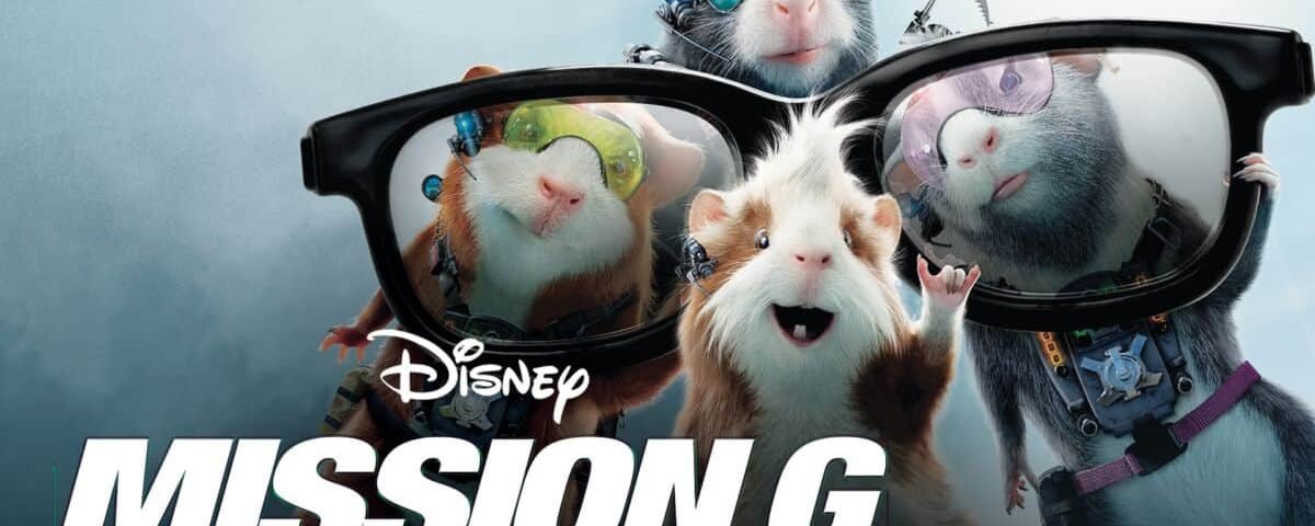 Image promotionnelle pour la "Mission G" représentant quatre cobayes animés en tenue d'espionnage jetant un coup d'œil par-dessus une paire de lunettes de soleil surdimensionnées sur un fond de ciel nuageux.