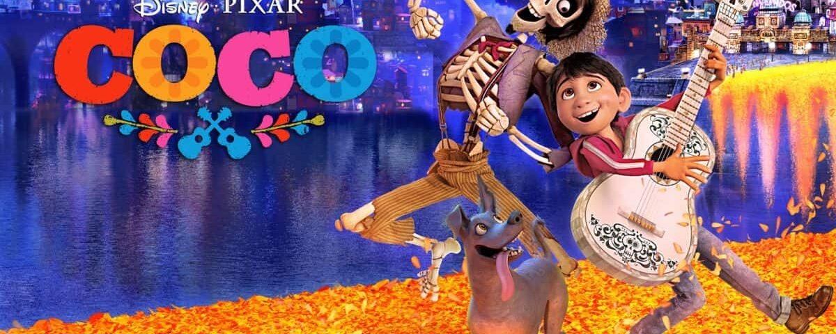 Image promotionnelle du film Disney-Pixar "Coco", mettant en vedette Miguel avec sa guitare, une figure squelettique, et Danny le petit mouton noir, sur fond vibrant d'un