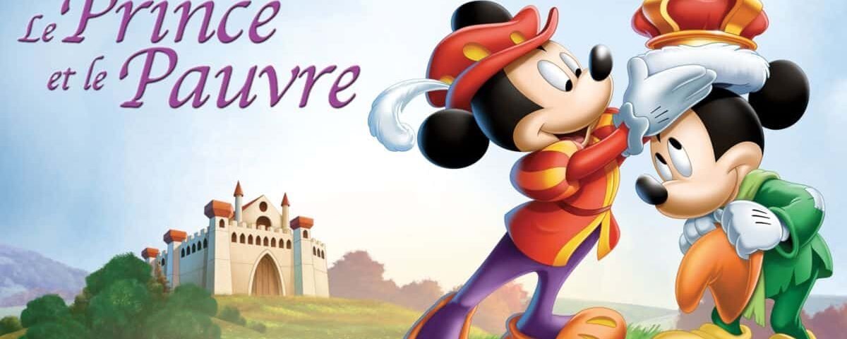 Affiche promotionnelle pour le film Disney "Le Prince et le Pauvre" mettant en vedette Mickey Mouse dans le double rôle de prince et de pauvre, avec un château et des collines verdoyantes en arrière-plan.