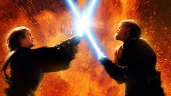 Deux personnages s'engagent dans un duel au sabre laser aux lames bleues et rouges brillantes, sur fond dramatique d'étincelles orange explosives dans "La Menace Fantôme".