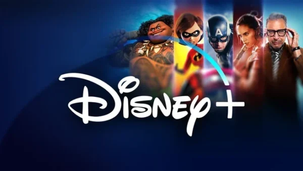 Bannière promotionnelle pour Disney+ mettant en vedette des personnages animés de « Les Indestructibles » et de Captain America de Marvel, ainsi que l'acteur Jeff Goldblum, représentant diverses options de divertissement.