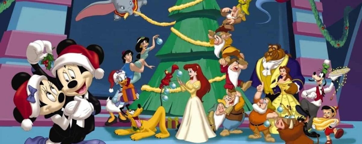 Image colorée de personnages Disney célébrant la magie de Noël, mettant en vedette Mickey, Minnie et d'autres autour d'un sapin décoré, dans un décor festif et joyeux.