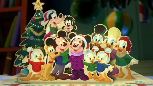 Les personnages de Disney se sont rassemblés joyeusement autour d'un sapin de Noël lors de "Il était deux fois Noël", mettant en vedette Mickey et Minnie Mouse, Dingo et Donald Duck accompagnés de ses neveux, tous souriants