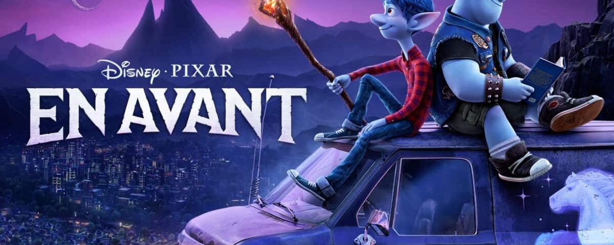 Deux personnages animés, l'un tenant un bâton magique, assis sur une camionnette portant le titre "en avant" dans un décor fantastique de Disney Pixar sous un ciel crépusculaire.