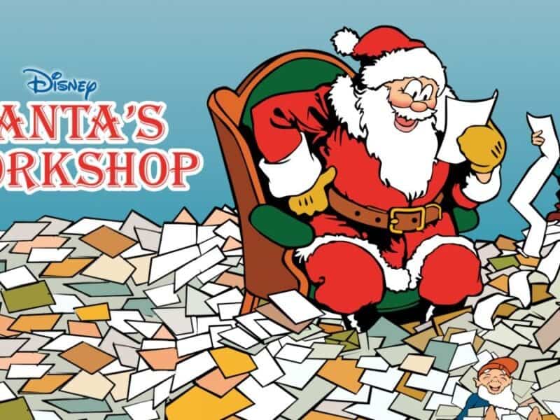 Illustration pour l'Atelier du Père Noël de Disney montrant le Père Noël souriant et assis sur une chaise, entouré de tas de lettres, avec des lutins gérant la scène.