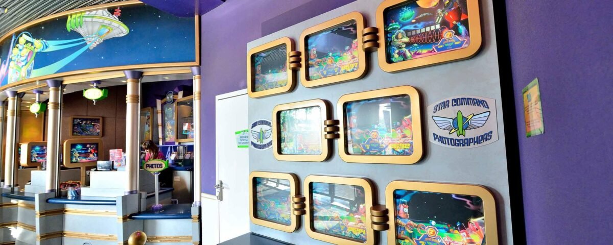 Le parc à thème Disneyland est une destination emblématique qui transporte les visiteurs dans un monde magique. Avec des attractions comme Spaceship Earth et des opportunités de rencontrer des personnages bien-aimés, ce parc à thème Disneyland offre des expériences inoubliables. Du