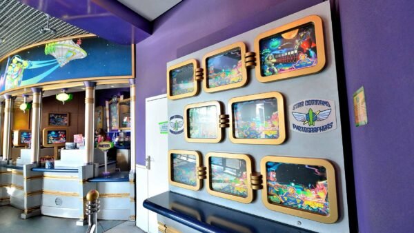 Le parc à thème Disneyland est une destination emblématique qui transporte les visiteurs dans un monde magique. Avec des attractions comme Spaceship Earth et des opportunités de rencontrer des personnages bien-aimés, ce parc à thème Disneyland offre des expériences inoubliables. Du