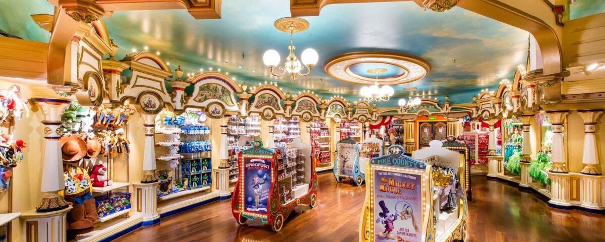 Disney's Walt Disney World est une destination magique qui transporte les visiteurs dans le monde enchanteur de Disney. Explorez les merveilles de Disneyland Paris et plongez-vous dans le charme fantaisiste de Disney &