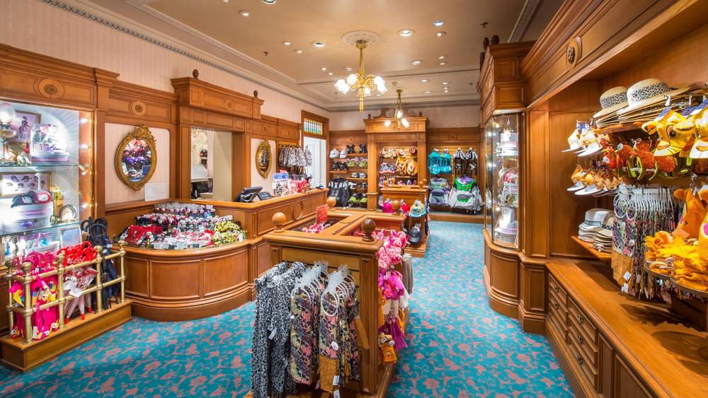 Explorez la magie de Walt Disney World de Disney en visitant la boutique de chapeaux Ribbons and Bows.